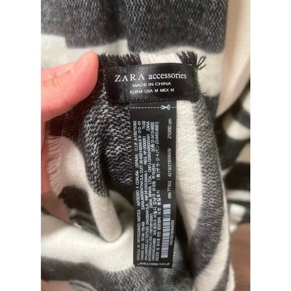 Zara Long Blanket Scarf Black White Striped - Picture 3 of 6